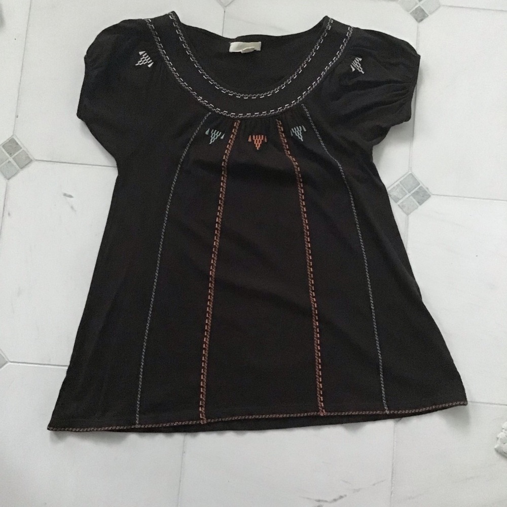 Sfera brown w/designs short sleeve top Small